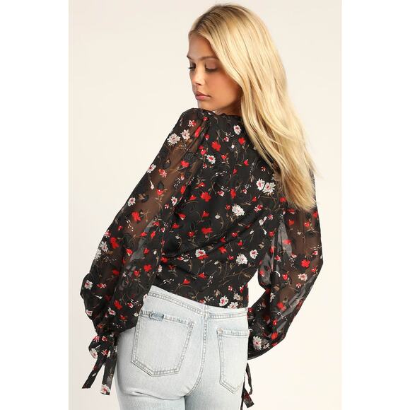 Lulus Feminine Romantic Holiday Wrapped in Blooms Floral Balloon Sleeve Top‎ M - Picture 5 of 13